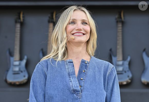 Discreta, Cameron Diaz não comentou sobre o nascimento e apenas deixou emojis de coração