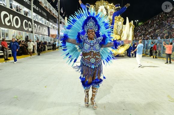 Carnaval 2026: Cacau Protásio exibiu fantasia exuberante na Avenida