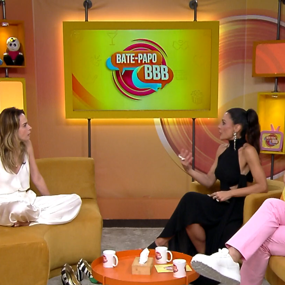 Logo após boatos sobre ausência, Ana Paula Renault marca presença no 'Bate-Papo BBB' e surpreende o público com discurso firme contra cancelamentos, destacam os momentos exibidos na madrugada desta quarta-feira (22).