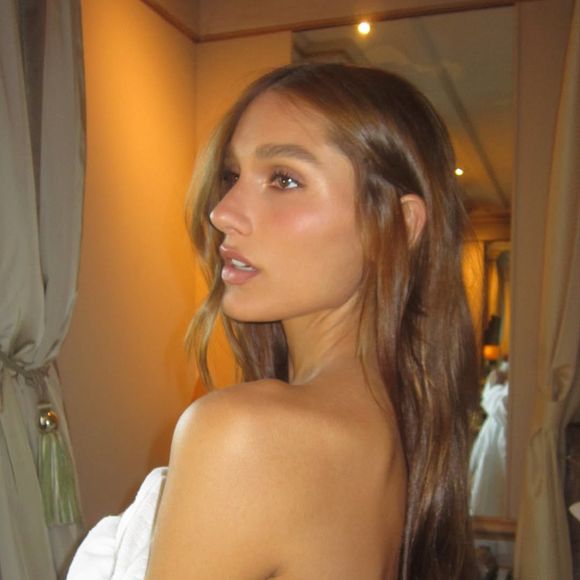 Com clique ousado, Sasha Meneghel reforça autoconfiança e surpreende seguidores ao exibir tatuagem discreta