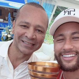 Neymar Pai compartilhou um post na web para defender o filho das muitas críticas que recebe
