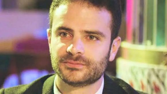 Galã arrasa em 'Força de Mulher'! Raif chega na novela para aquecer coração de Ceyda e provocar raiva na própria mãe