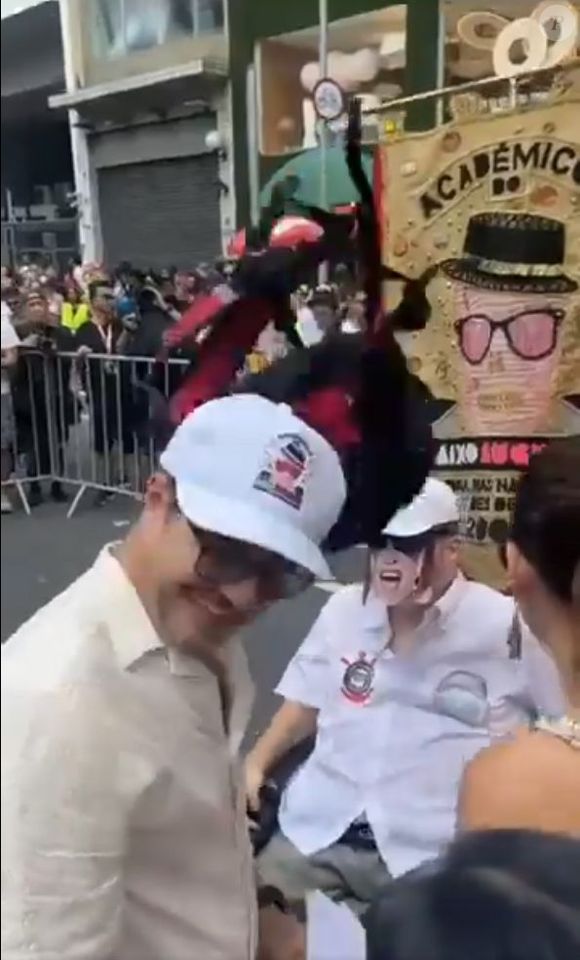 Uma mochila e uma lata foram arremessadas contra Marcelo Rubens Paiva