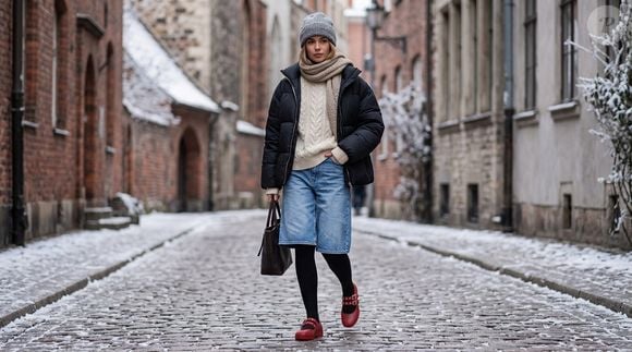 Jorts e sapatilha? A combinação entre a bermuda jeans alongada e o novo modelo da Melissa promete dominar os looks de inverno