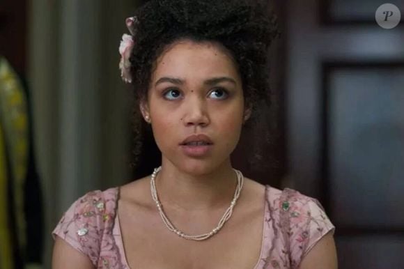 'Bridgerton': Ruby Barker, conhecida por seu papel como Marina Thompson, é uma das mais baixas do elenco, com 1,63 m de altura