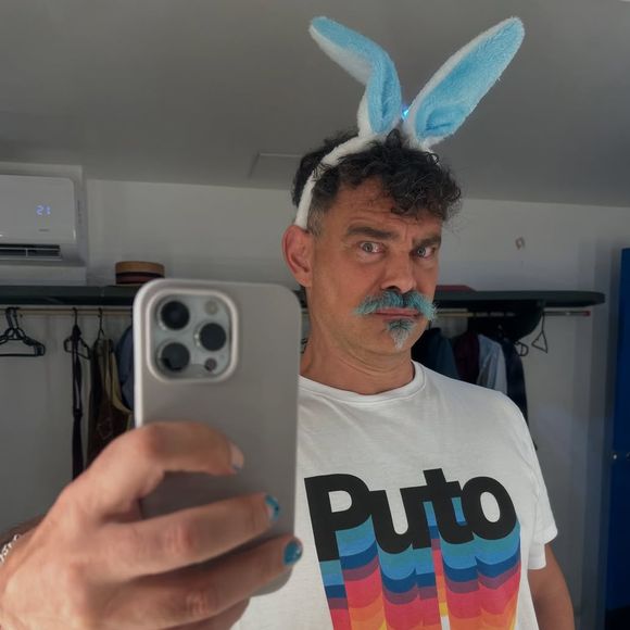 Da barba azul, Carmo Dalla Vecchia começou a apostar em outros tipos de visuais