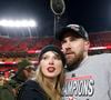 Taylor Swift e Travis Kelce estão noivos e cantora foi envolvida em rumores de que estaria no Brasil para vê-lo jogar na temporada da NFL 2025