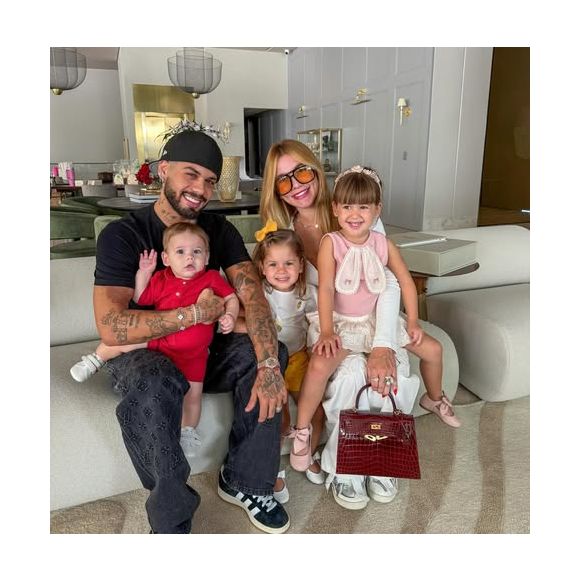 Virginia e Zé Felipe são os pais de Maria Alice, Maria Flor e José Leonardo