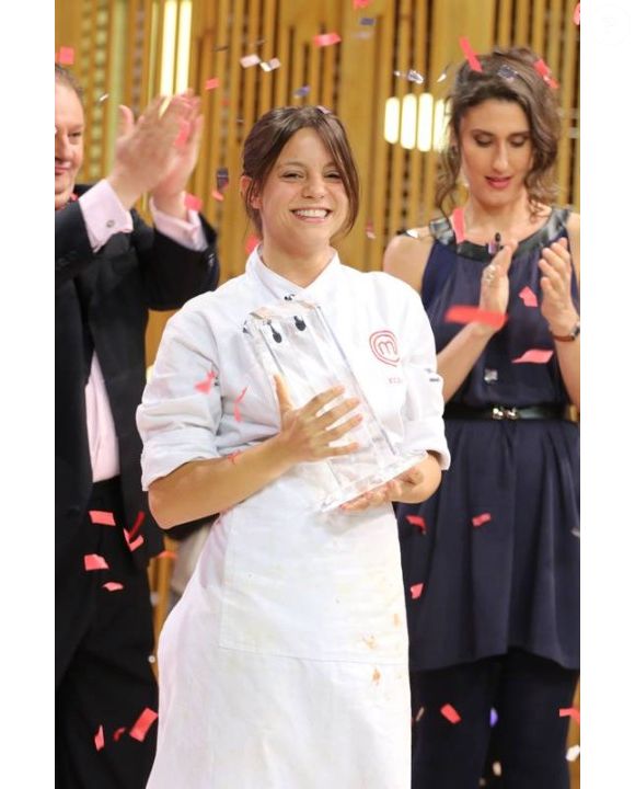 A primeira campeã da história do 'MasterChef Brasil' foi Elisa Fernandes