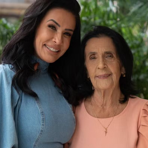 Mãe de Scheila Carvalho, Eunice Ladeira, está bem, apesar do prejuízo material