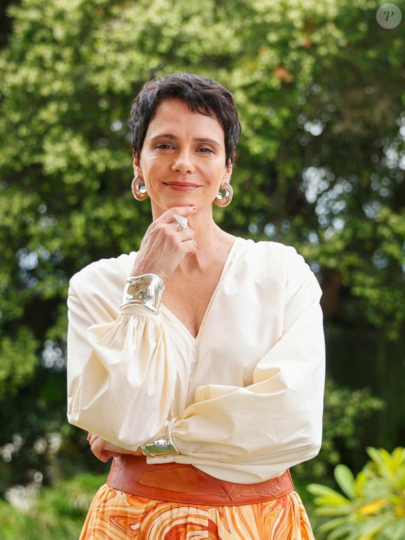 A seguir, reunimos três perfumes que cumprem essa missão com perfeição e ainda garantem aquele toque de 'cheiro de rica' no dia a dia profissional