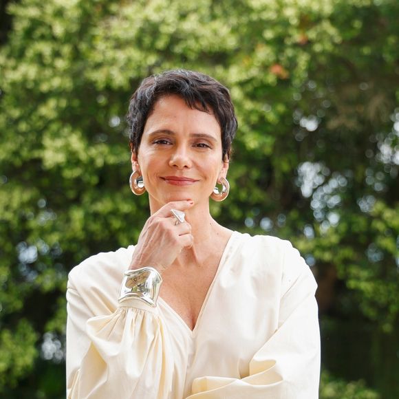 A seguir, reunimos três perfumes que cumprem essa missão com perfeição e ainda garantem aquele toque de 'cheiro de rica' no dia a dia profissional