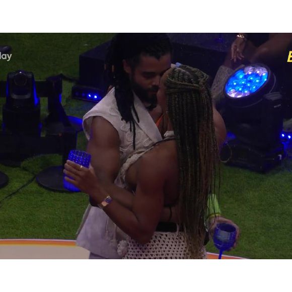 Diogo Almeida confessou a Aline que gosta de morder e chupar