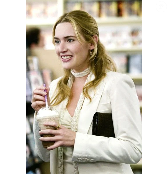 Estrelado por Cameron Diaz, Kate Winslet, Jude Law e Jack Black, este filme demonstra que atores que normalmente não vemos neste tipo de filme, como Black, funcionam especialmente bem justamente por isso.