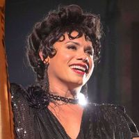 Bem-vinda Verônica Queen! Em 'Garota do Momento', pai de Carlito assume identidade escondida e luta para conquistar carinho do filho