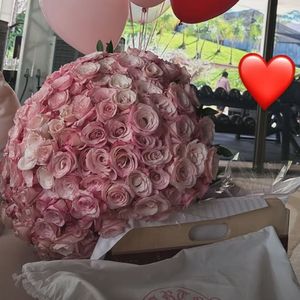 Vini Jr. deu um buquê com 200 rosas para Virgínia Fonseca