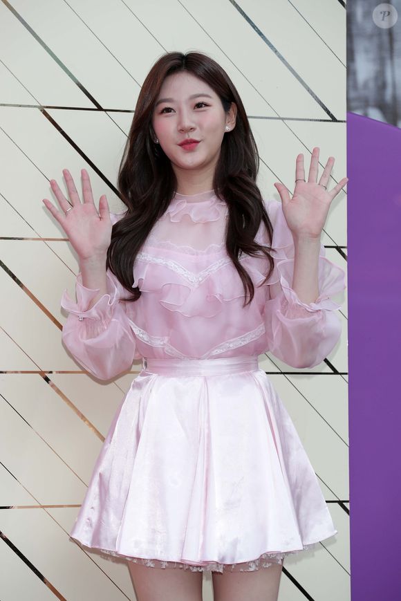 Kim Sae-ron apareceu indignada em abril de 2018 após um encontro entre eles não dar certo: ‘Se você já estava planejando se divertir, deveria ter me avisado antes’