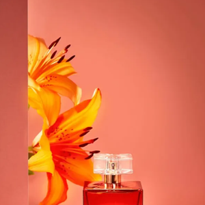 Perfume da Carminha de 'Avenida Brasil': personagem da TV Globo gostaria de apostar no Íris, da Avatim, com notas cítricas de cajá, além da cremosidade de cacau, e o acorde amadeirado de âmbar no fundo.