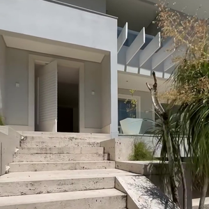 Mansão onde Iza morou voltou a aparecer disponível para compra, depois de quatro anos com a voz de ‘Pesadão’