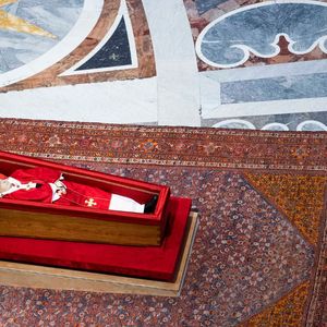 Depois de alguns ritos solenes, o corpo do Papa Francisco volta para a Basílica de São Pedro e, de lá, será transferido para Basílica de Santa Maria Maior