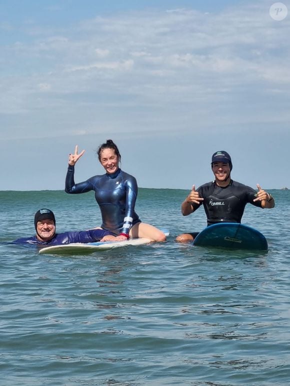 Recentemente, Christiane Torloni iniciou aulas de surfe e tem amado praticar o novo esporte, mesmo aos 69 anos