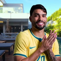 Na Copa do Mundo 2026, Lucas Paquetá ostenta mansão de R$ 25 milhões com cinema, hidromassagem e suíte de 120 m² em condomínio de Xuxa