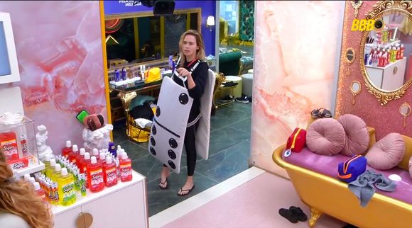 Para representar Ana Paula Renault, os foliões usaram a fantasia de dominó