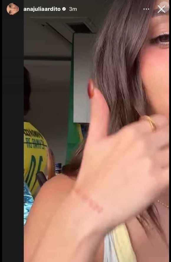 Sobre a camisa usada pelo amigo, a influenciadora também fez questão de deixar claro que não pode responder pelas escolhas de outras pessoas