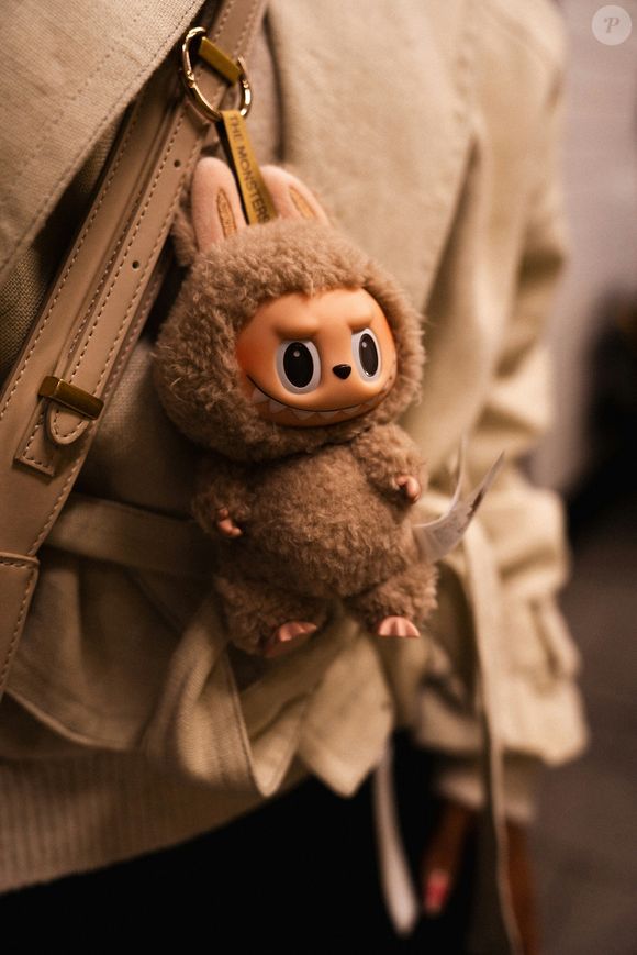 A fabricante de Labubu também é acusada de contratar jovens de 16 e 17 anos sem atender às regras de proteção da legislação chinesa para trabalhadores menores de idade