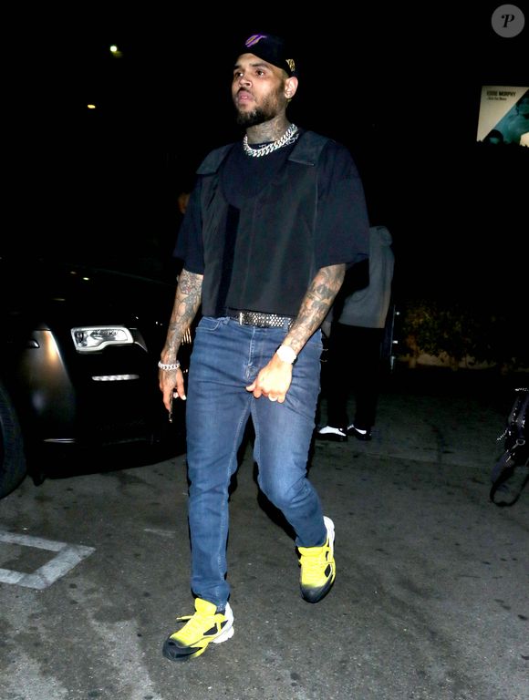 Em outubro de 2023, o produtor musical Abe Diaw entrou com uma aç;ão de $ 16 milhões contra Chris Brown, acusando o artista de “bater em sua cabeça” com uma garrafa de tequila e pisoteá-lo “implacavelmente” quando ambos estavam em uma boate de Londres em fevereiro do ano anterior.