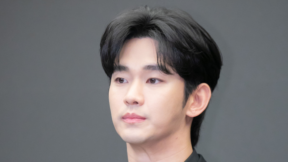 Apanhando de todos os lados: Kim Soo-hyun sofre processos bilionários de marcas após escândalo com morte de Kim Sae-ron