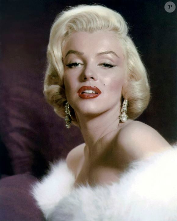 Quer um batom vermelho digno de diva de Hollywood como Marilyn Monroe? De acordo com Chloé Gaya, diretor artístico do Jacques Janine, hidratar os lábios antes da maquiagem é um dos passos mais importantes para conquistar um acabamento impecável e sofisticado