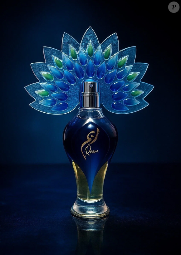 Com 100 mL de Eau de Parfum, o Reem Asdaaf mistura bergamota, uva e cítricos com tuberosa, jasmim, rosa, baunilha, almíscar branco e notas amadeiradas