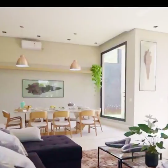Essa é a sala de Maiara e Maraisa, pensada para trazer o máximo conforto para as irmãs