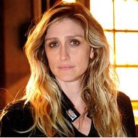 O tapa com gosto de beijo de diretora da Globo: Amora Mautner expõe viés racista de 'Vale Tudo' após dura crítica de internauta