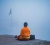 Estudo com monges budistas aponta que a atividade cerebral se intensifica durante a meditação
