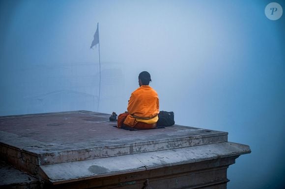Estudo com monges budistas aponta que a atividade cerebral se intensifica durante a meditação