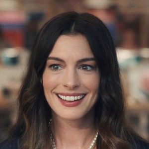 Anne Hathaway retorna como Andy Sachs em ‘O Diabo Veste Prada 2’, agora vivendo uma fase mais madura e distante da jovem assistente do primeiro filme