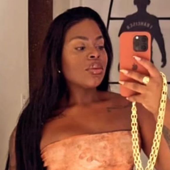 Jojo Todynho exibe resultado definitivo de plásticas em vestido colado, mas detalhe rouba a cena: 'Pernas não afinam'