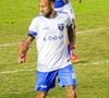Neymar renovou contrato com o Santos e após jogo festivo (foto), voltou a campo para amistoso do time paulista no Espírito Santo