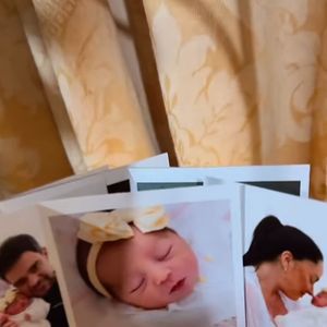 Na decoração especial do camarim, Zezé mostrou algumas fotos de Clara, sua filha recém-nascida, com Graciele Lacerda.