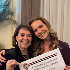 Fernanda Rodrigues, Bia de 'A Viagem', foi homenageada no Fluminense com título de Torcedor Ilustre em 21 de julho de 2025, quando o time completou 123 anos