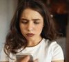 Você termina o trabalho, mas continua no celular? A mente pode permanecer exposta a notícias, mensagens, vídeos e notificações mesmo quando o dia já acabou. Especialista explica como desacelerar