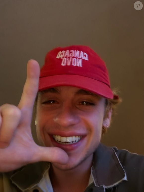 Juliano Floss chorou com a vitória de Lula nas urnas