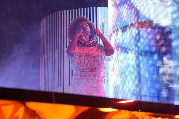 Com performance arrebatadora, Beija-Flor garante mais um título na Sapucaí