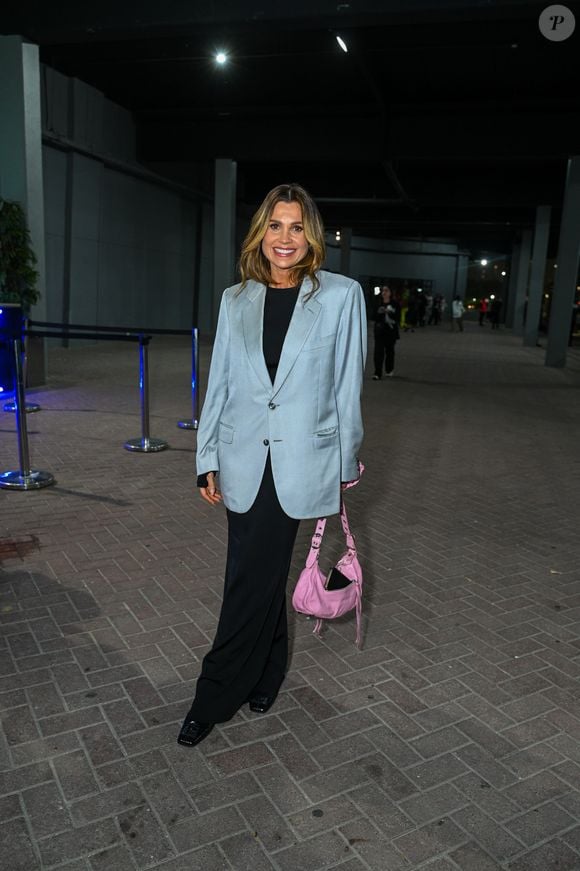 Flávia Alessandra elegeu look elegante para o show de Rosalía