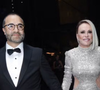Vazou! Vestido de noiva de Ana Maria Braga tem aplicações de flores e foge do tradicional. Veja primeira foto
