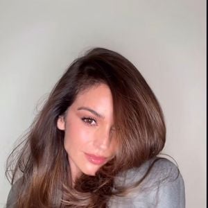 A reaparição de Izabel Goulart no Instagram voltou a movimentar a web após internautas afirmarem que a modelo apareceu com traços mais próximos do visual que marcou sua carreira internacional