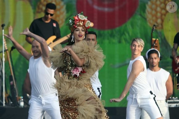 Anitta como Carmen Miranda? A ideia agradou aos internautas, que resgataram a antiga associação da cantora com um projeto sobre a vida da Pequena Notável