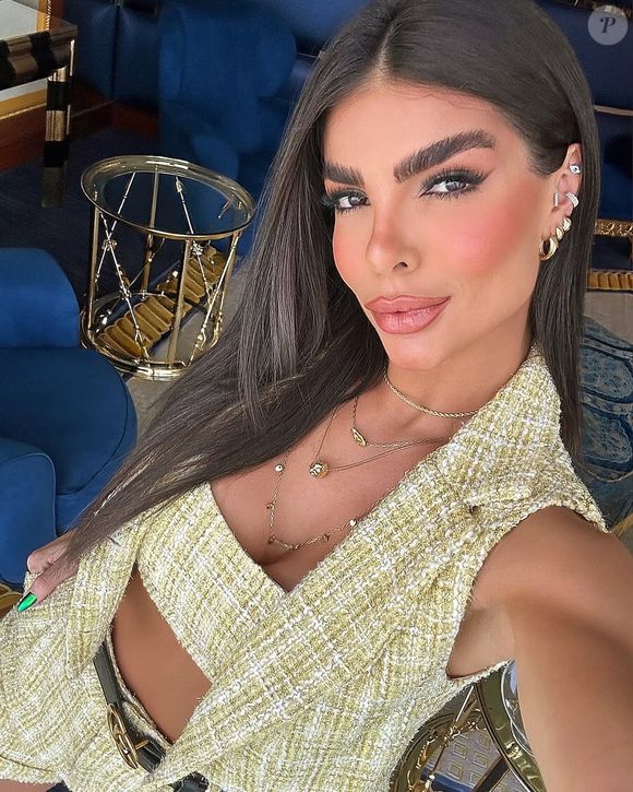 Segundo relatos da própria Francielly em suas redes sociais, ela foi abordada por agentes de imigração no aeroporto, teve sua bagagem e celular revistados e foi interrogada por cerca de cinco horas.